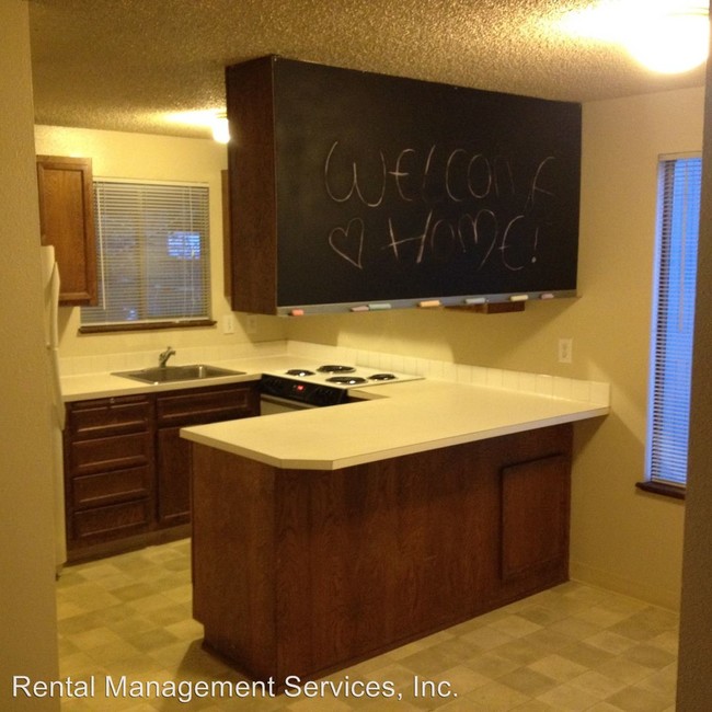 Foto del edificio - 9442-9446 NW Roseway Ave