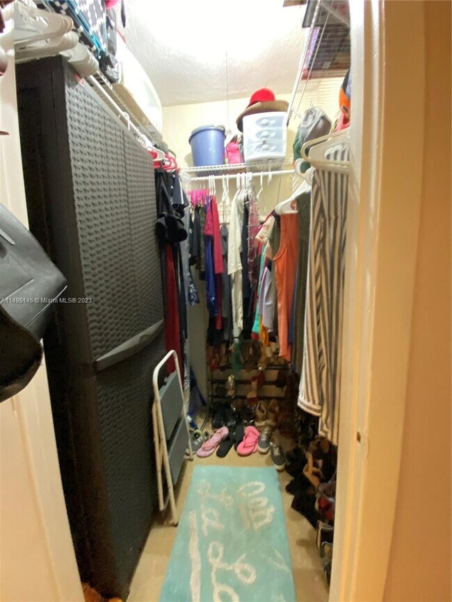 Foto del edificio - 7334 Harding Ave