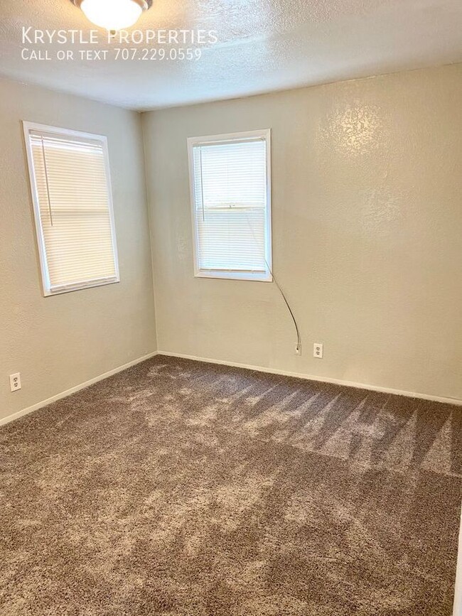 Foto del edificio - 1056 Taylor Ave