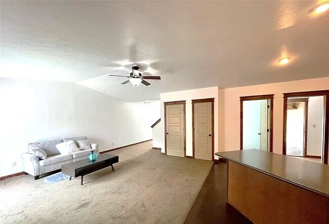 Foto del edificio - Beautiful 3 bedroom 2 1/4 bath townhouse in 4 Corners! Fenced backyard!