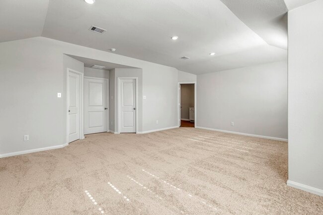 Building Photo - 6405 Elm St