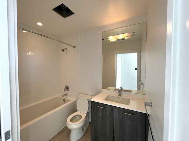 Building Photo - Centre South - 2908