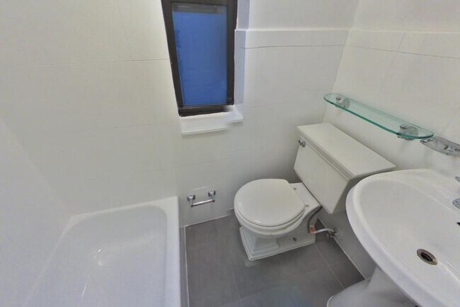 Foto del edificio - 221 E 23rd St