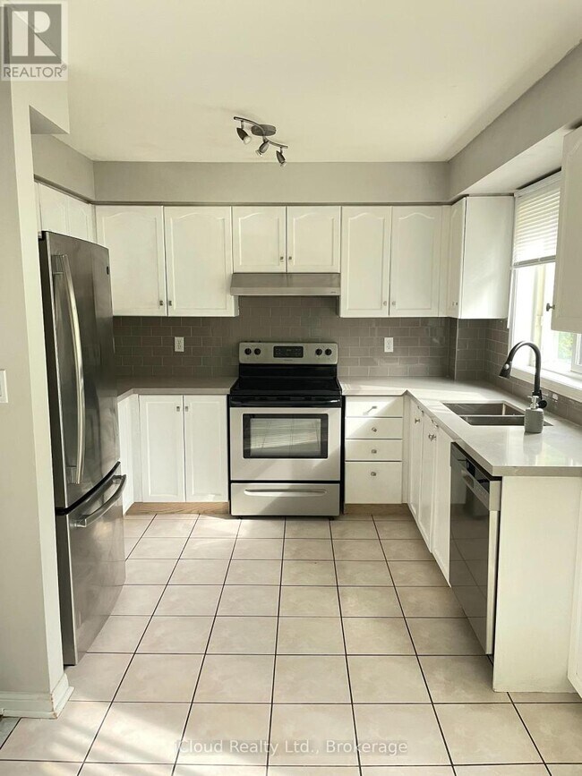 Building Photo - 80 Acorn Pl