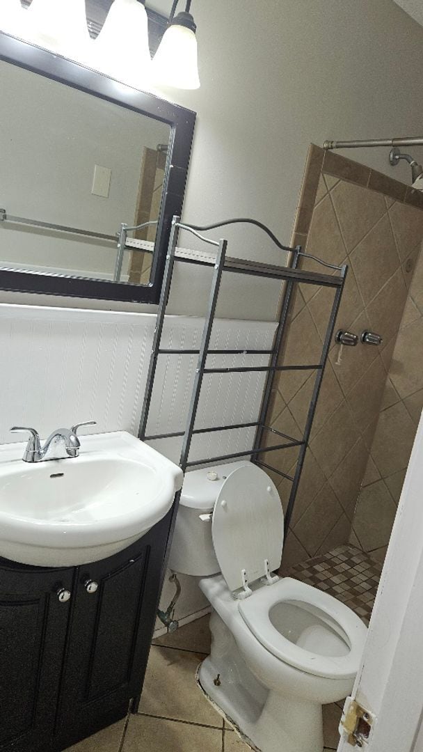 Building Photo - 3 bed 2 bath Home for rent