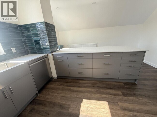 Photo du bâtiment - 630 E 11th Ave