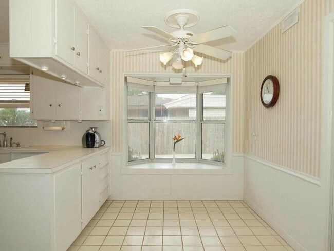 Building Photo - 426 Miramar Pl