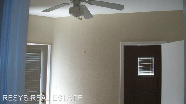 Building Photo - 8250 N Grand Canyon Dr