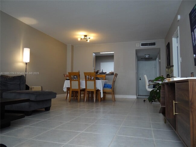 Foto del edificio - 3725 S Ocean Dr