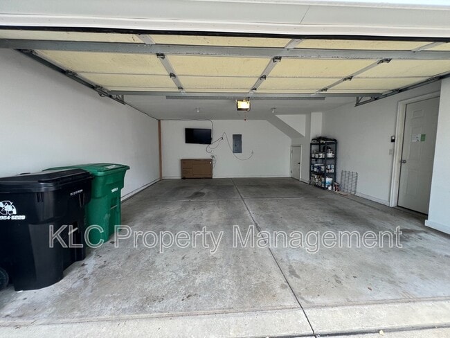Building Photo - 3117 SW Sharmin Ln