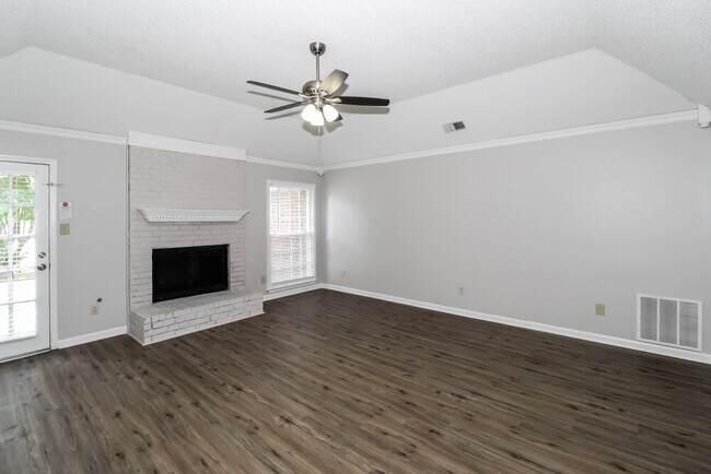 Foto del edificio - 1582 Wind River Cir E