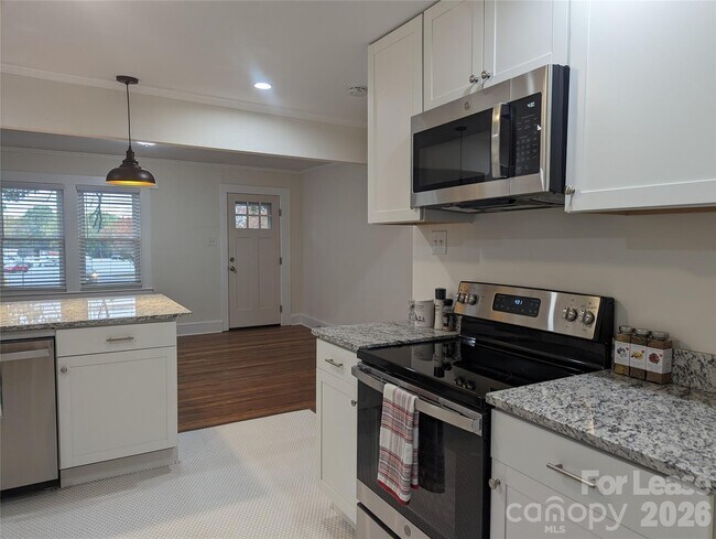 Foto del edificio - 215 Eastside Dr