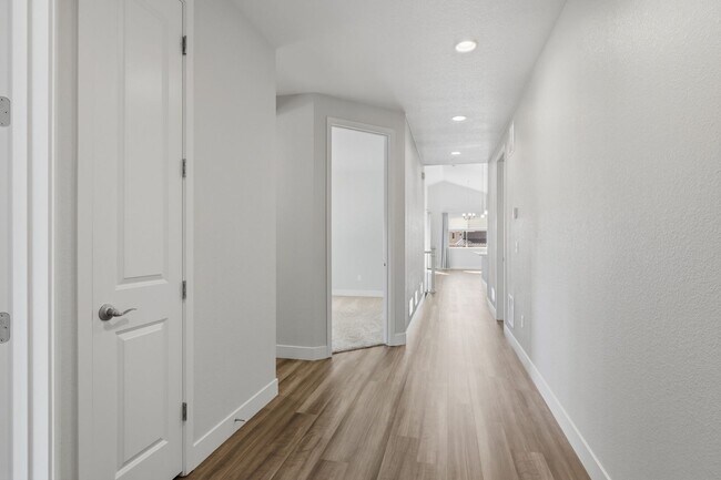 Building Photo - Castle Rock - Rancher 4 bed 3 bath in Crystal Valley!