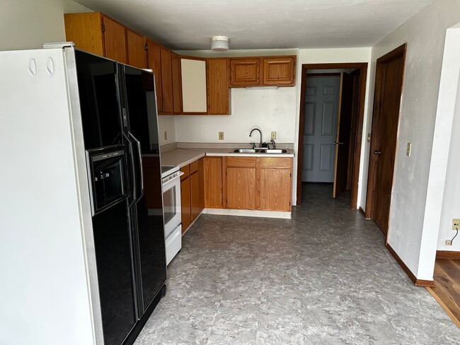 Foto del edificio - 2 Bedroom Home Close to Beloit Park & Pool