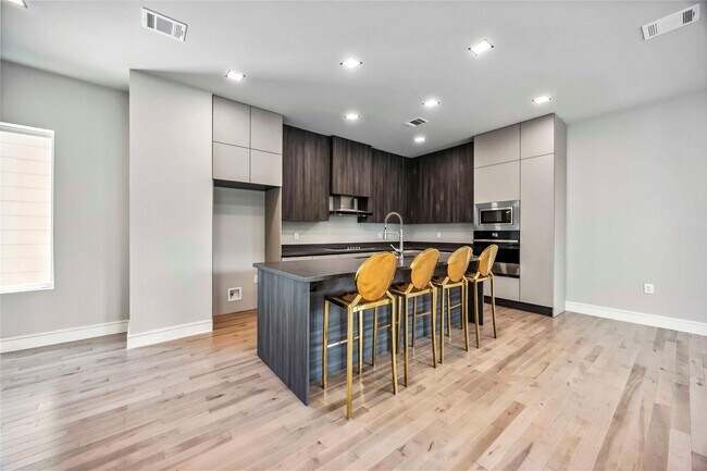 Foto del edificio - 1111 W 21st St