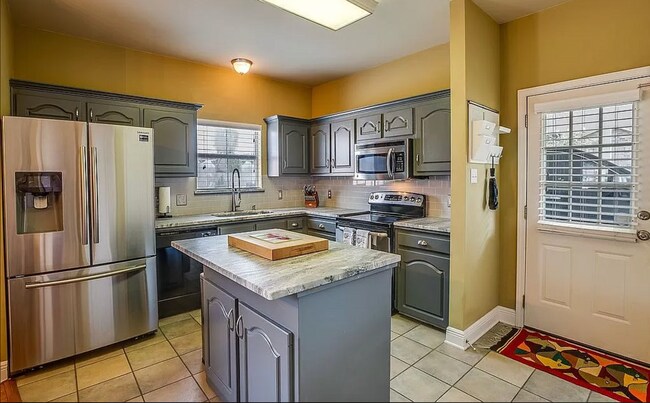 Building Photo - 10248 Springwind Ct