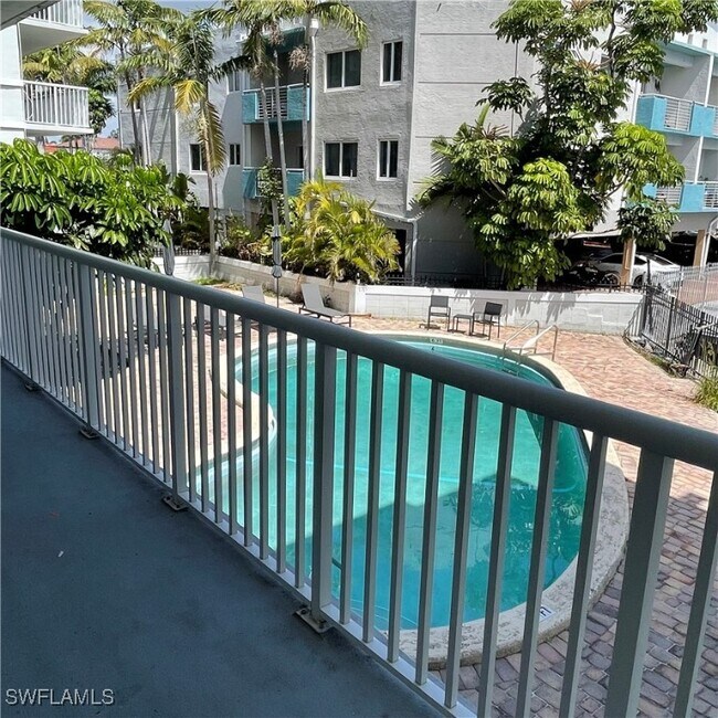 Foto del edificio - 3527 NE 168th St