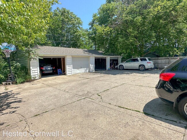 Building Photo - 2 br, 1 bath House - 1006 Duff