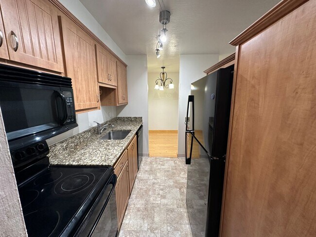 Foto del edificio - Spacious 1 Bedroom near Lake Merritt! FIRS...