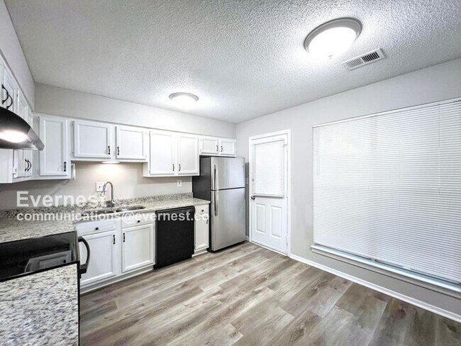 Foto del edificio - 3760 Heathcliff Dr