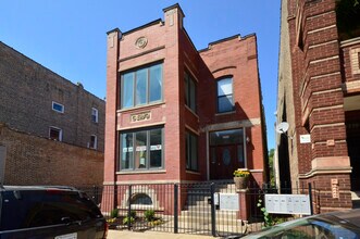 Building Photo - 2554 W Augusta Blvd
