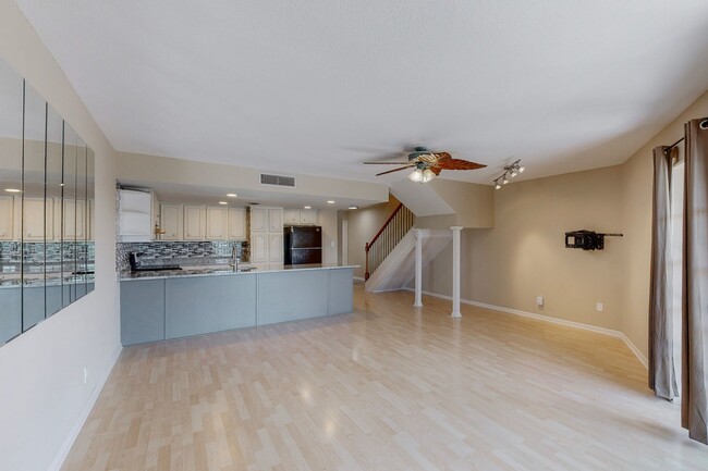 Building Photo - Beautiful Condo Overlooking Lake Ray Hubba...