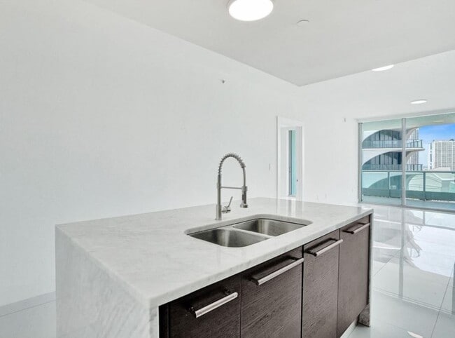 Building Photo - 900 Biscayne Blvd