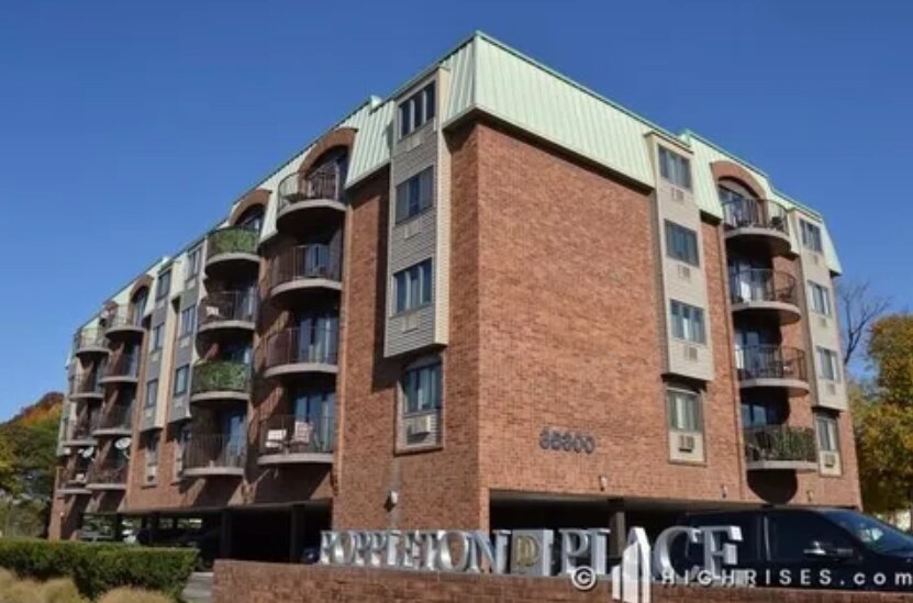 35300 Woodward Ave Unit 502, Birmingham, MI 48009 Condo for Rent in Birmingham, MI