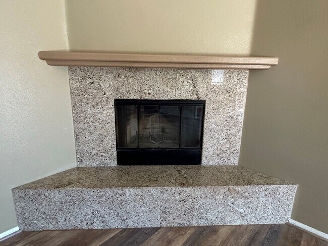 Foto del edificio - Beautiful 3 bedroom 2 bath home on large c...