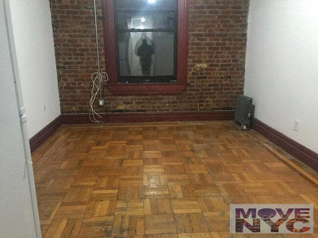 Building Photo - 621 W 189th St