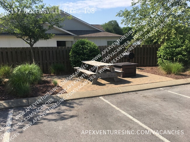Building Photo - 2197 Nolensville Pk