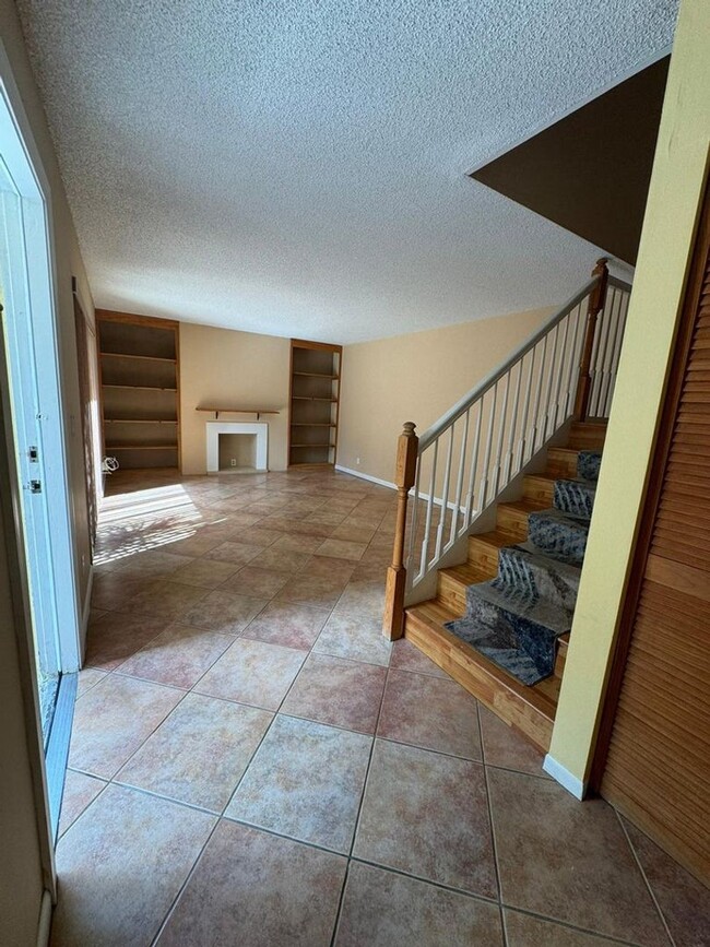 Building Photo - Charming townhouse 2 bed 2 bath in great l...