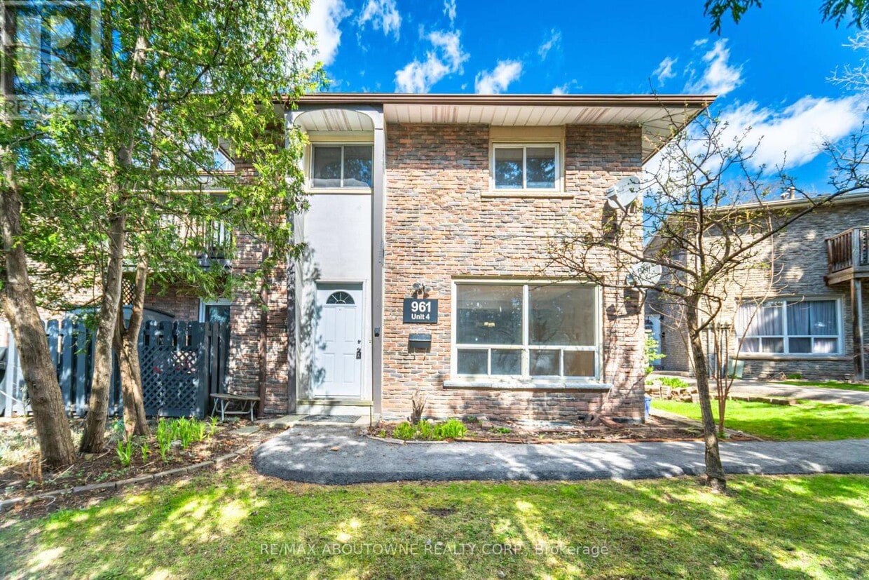 Photo principale - 961-961 Francis Rd