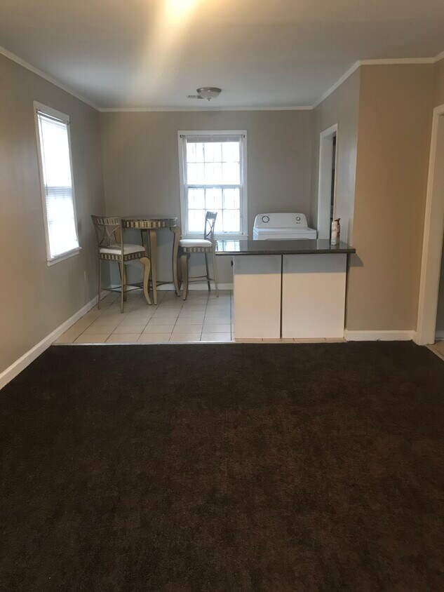 Foto principal - 2616 Dwight Rd