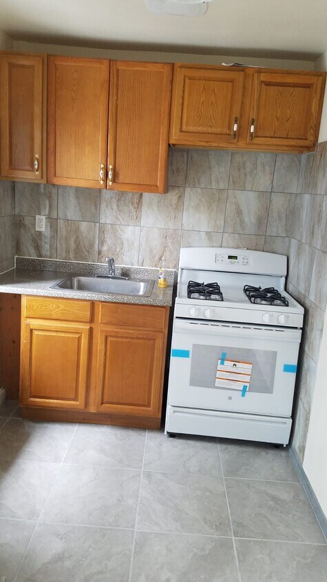 Kitchen - 495 Grand St