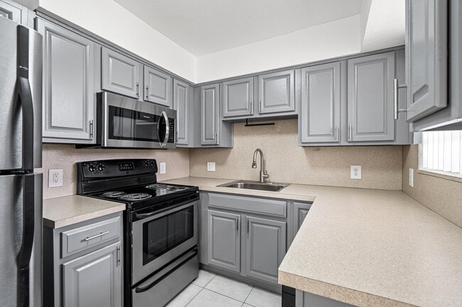 Building Photo - 1908 NW 4th Ave