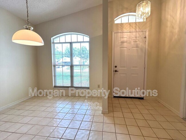 Foto del edificio - 5910 Petunia Ln