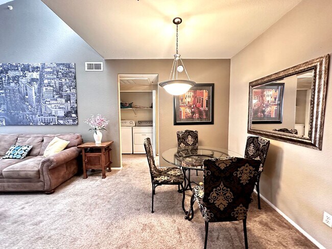 Building Photo - 1 Bed 1 bath in Barcelona Condominium
