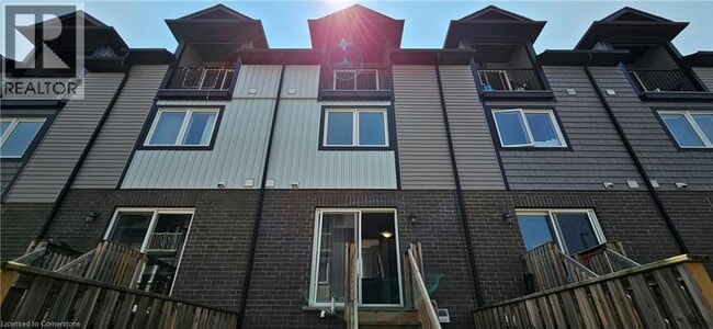 Building Photo - 12 Poplar Dr