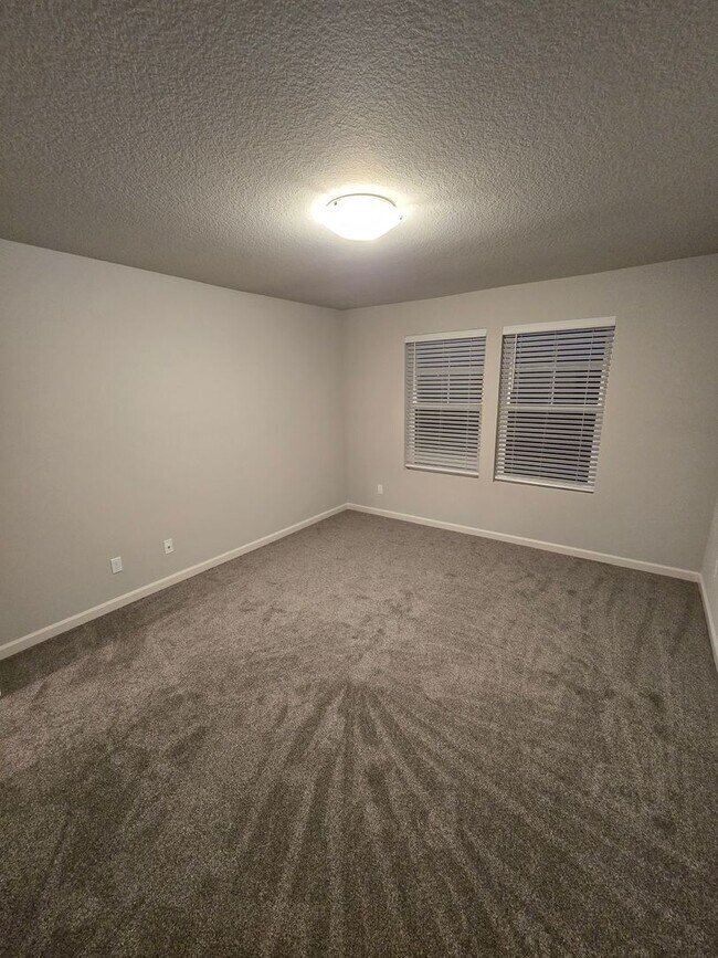 Building Photo - 3 bedroom 2.5 bath home in Albany; convenient commuting location to Salem, Lebanon, Corvallis