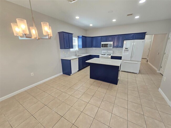 Building Photo - 7509 Lazy Creek Dr
