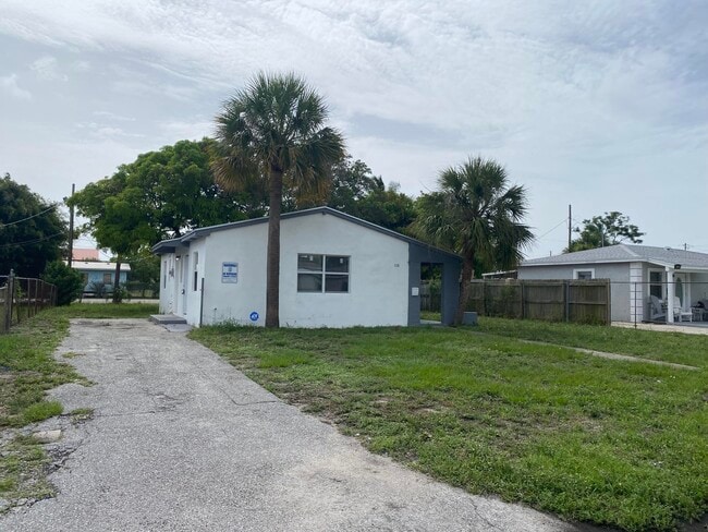 Building Photo - 1136 Avenue G
