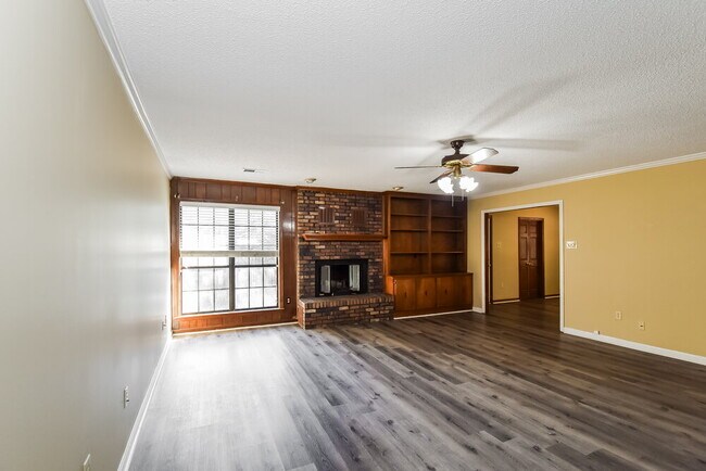 Foto del edificio - 928 Pheasant Hollow Dr
