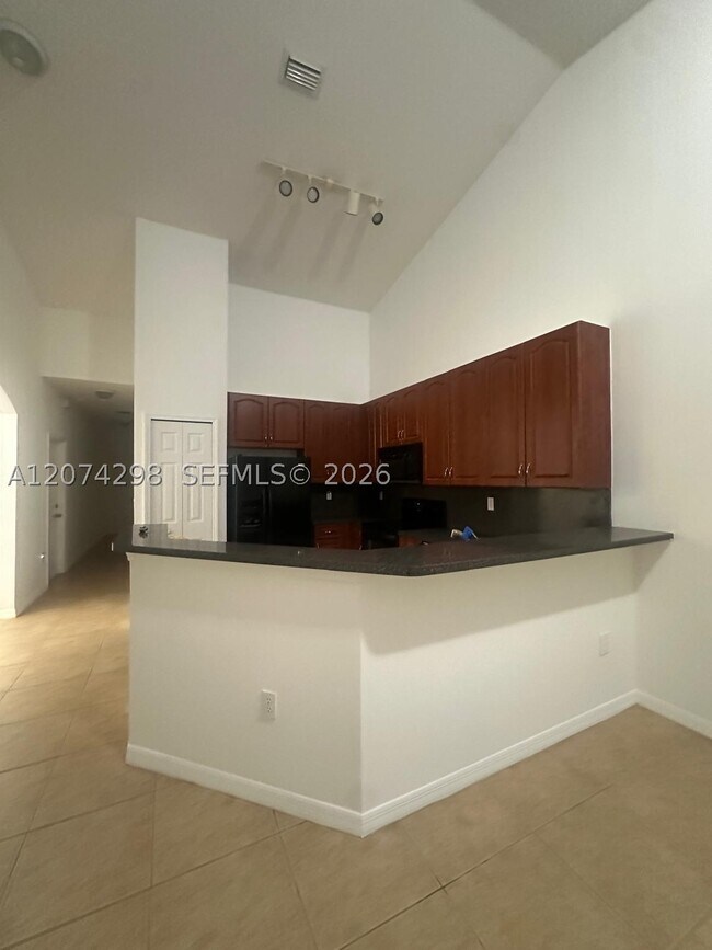Building Photo - 3372 NE 11th Dr
