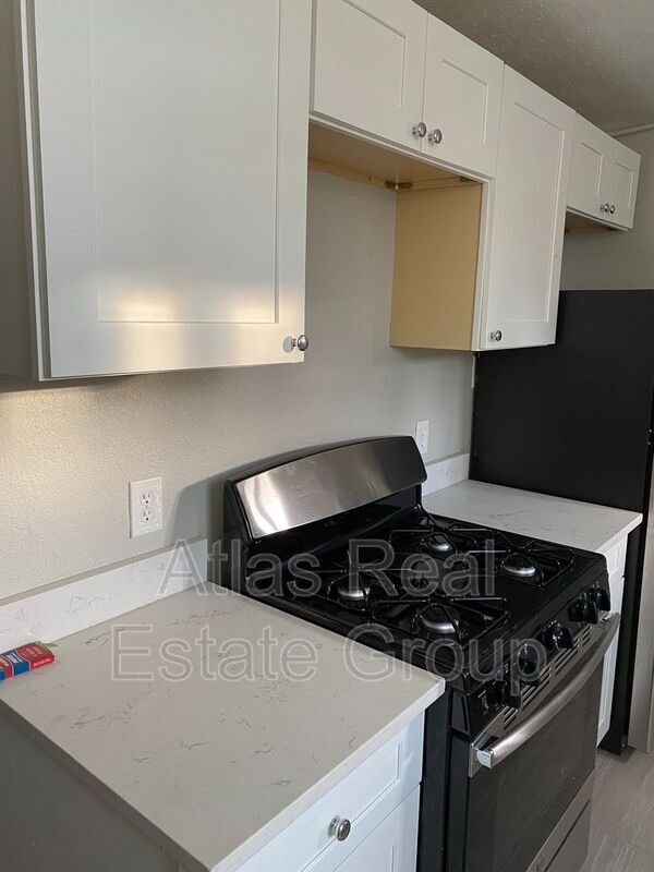 Foto del edificio - 1075-1085 N Clarkson St