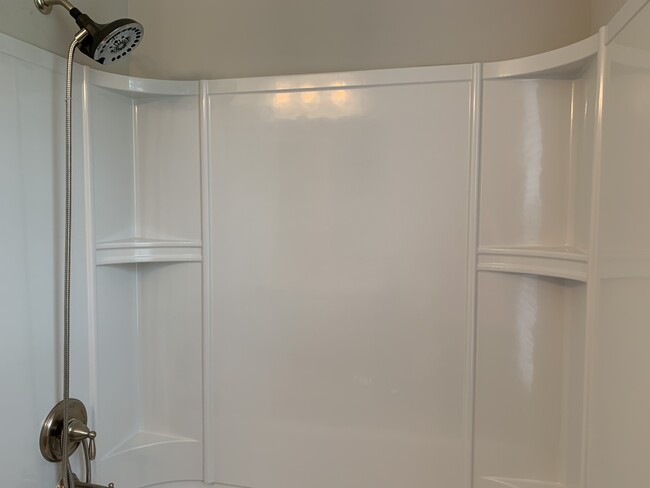 Full bath shower - 3684 Oyster Bluff Dr