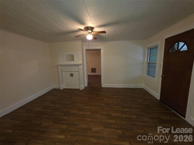 Foto del edificio - 114 Blacksnake Rd