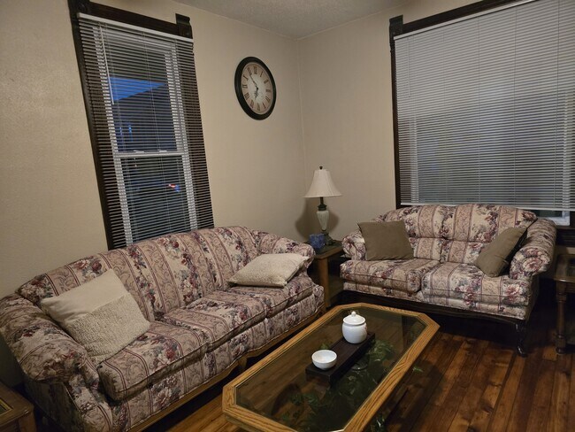 Foto del edificio - 2017 Windsor Ave