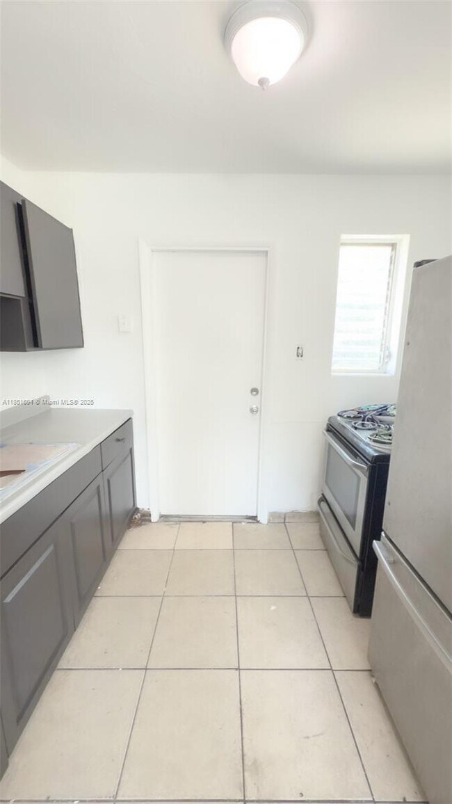 Foto del edificio - 2332 NW 14th Ct