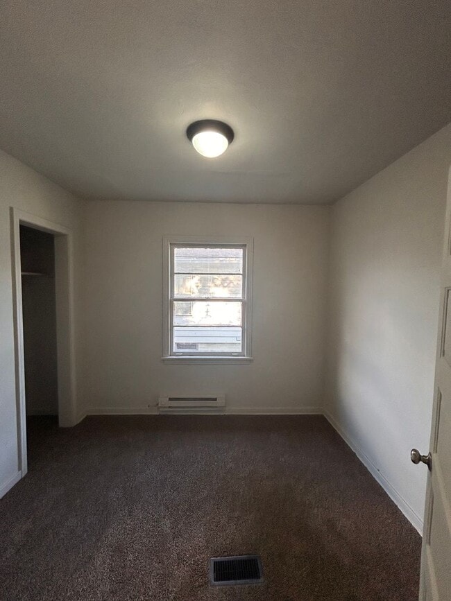 Building Photo - 1330 3rd St